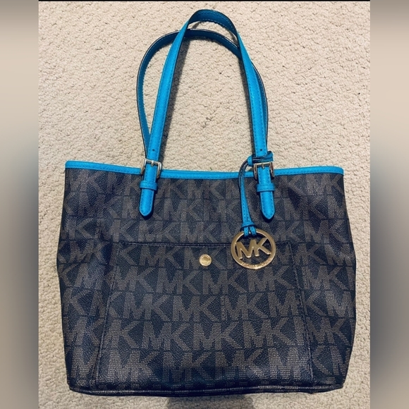 Michael Kors medium size Tote - Picture 6 of 13